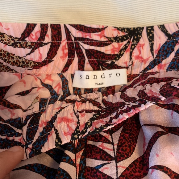 100% Silk Sandro Printed Set. Short-sleeve button up blouse and matching pants. - Picture 5 of 9